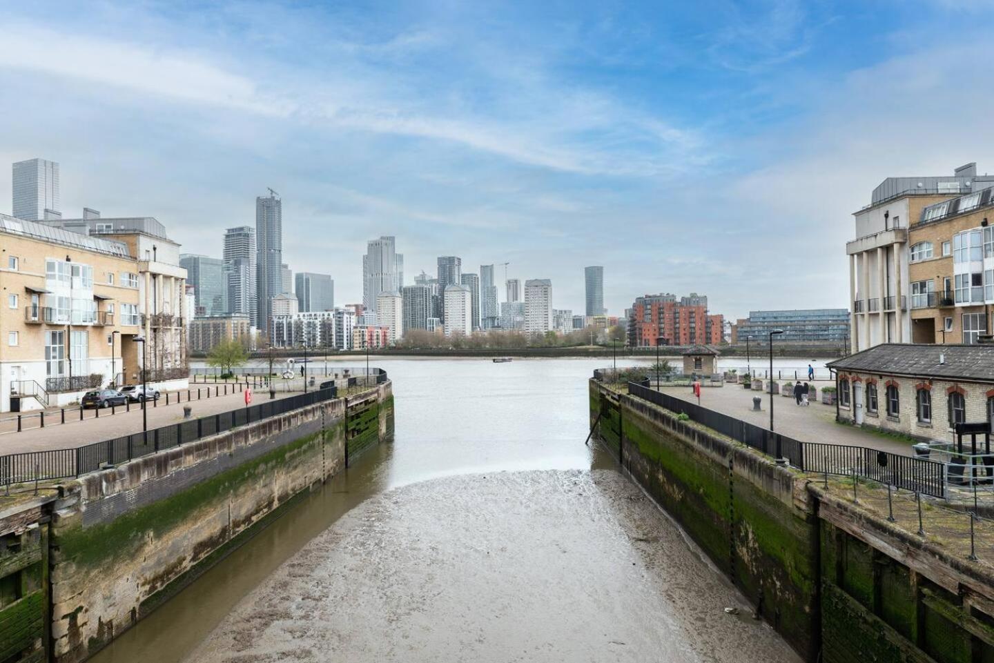 Sunny Maisonette With Views Over Canary Wharf, Londýn Exteriér fotografie