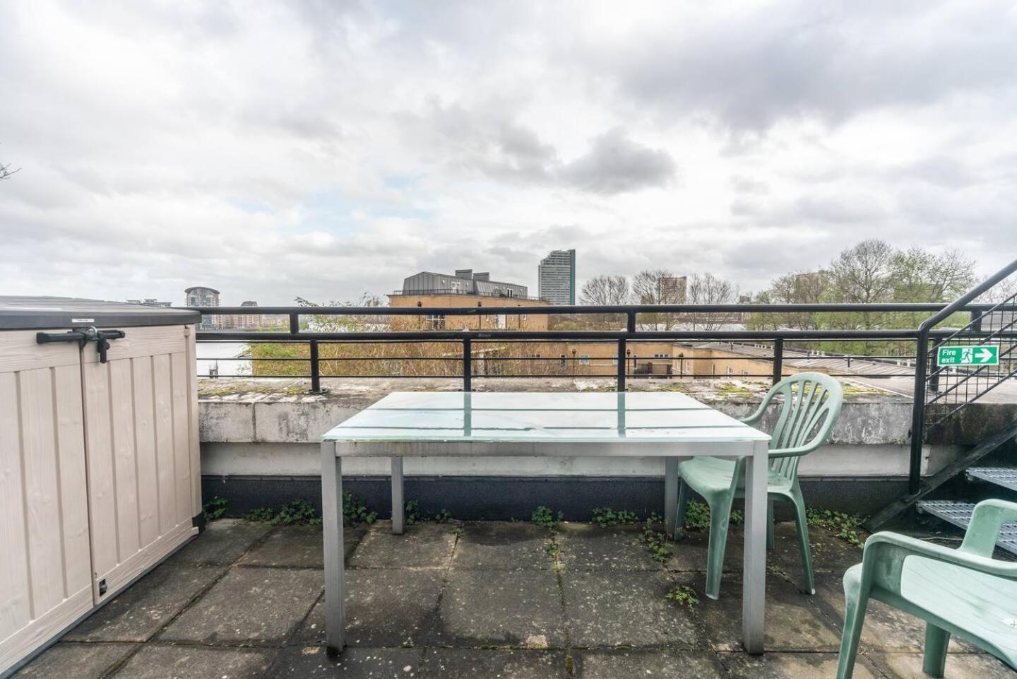 Sunny Maisonette With Views Over Canary Wharf, Londýn Exteriér fotografie