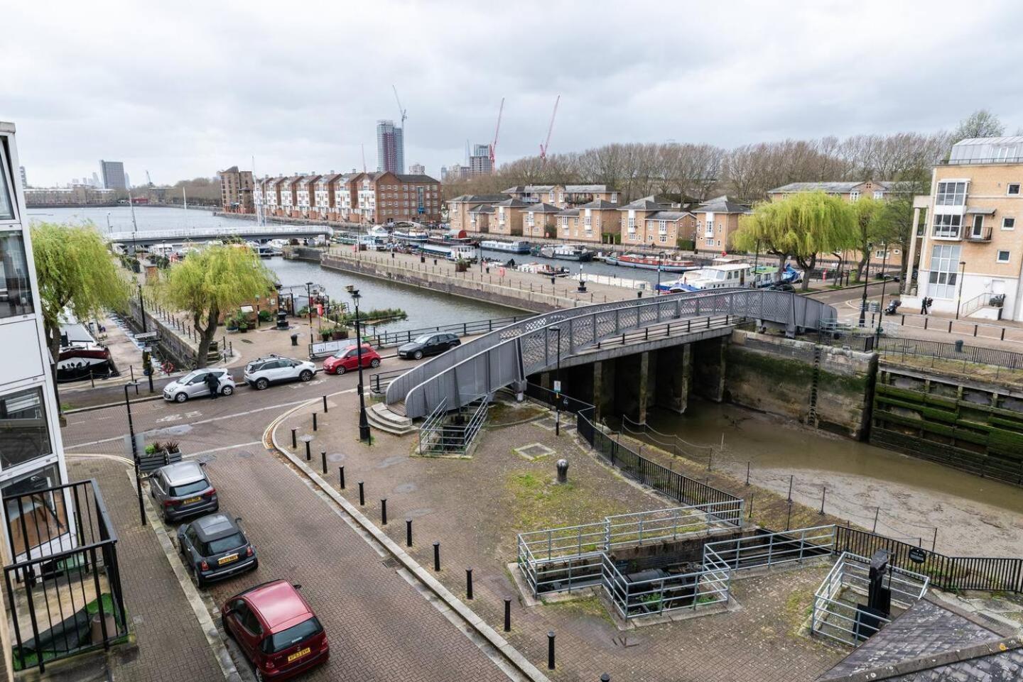 Sunny Maisonette With Views Over Canary Wharf, Londýn Exteriér fotografie